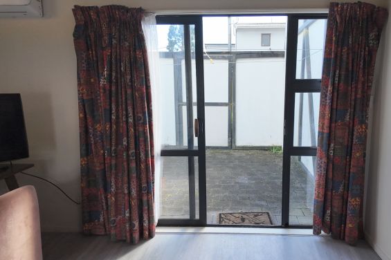 Studio with Courtyard exit to coutyard